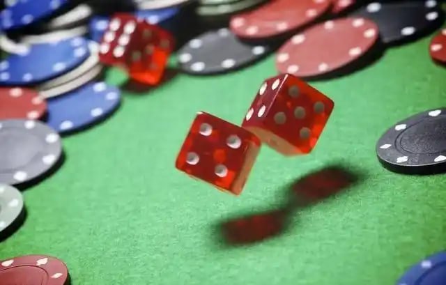 Pengguna menikmati super88slot lewat smartphone di berbagai kota di Indonesia